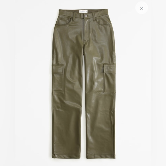 Abercrombie & Fitch Pants - A&F Curve Love Vegan Leather Cargo 90s Relaxed Pant (Size 27/4 R) WORN ONCE